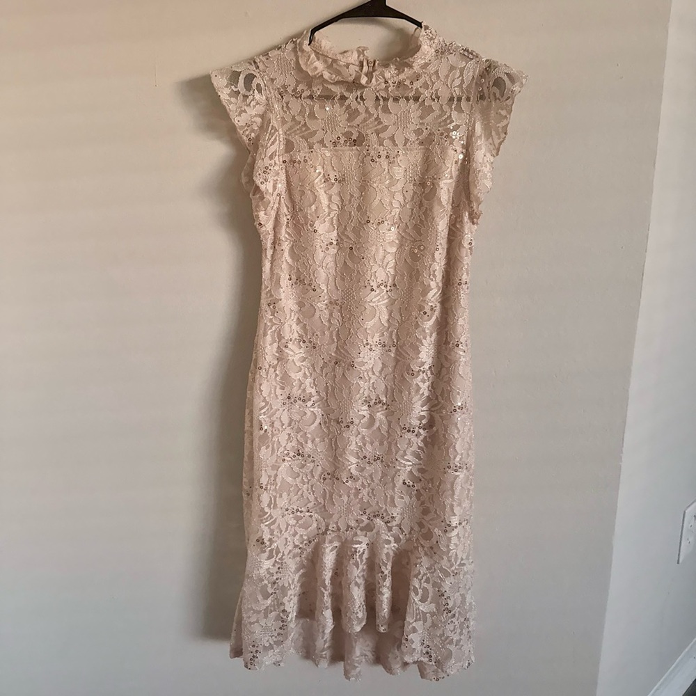 Chic Floral Lace Midi Dress in Cream